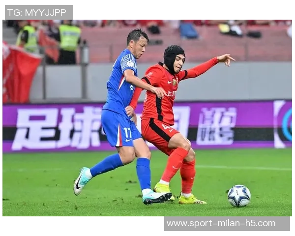 海港全队齐聚一堂为吾米提江蒯纪闻加油助威共庆U23亚洲杯半决赛之夜